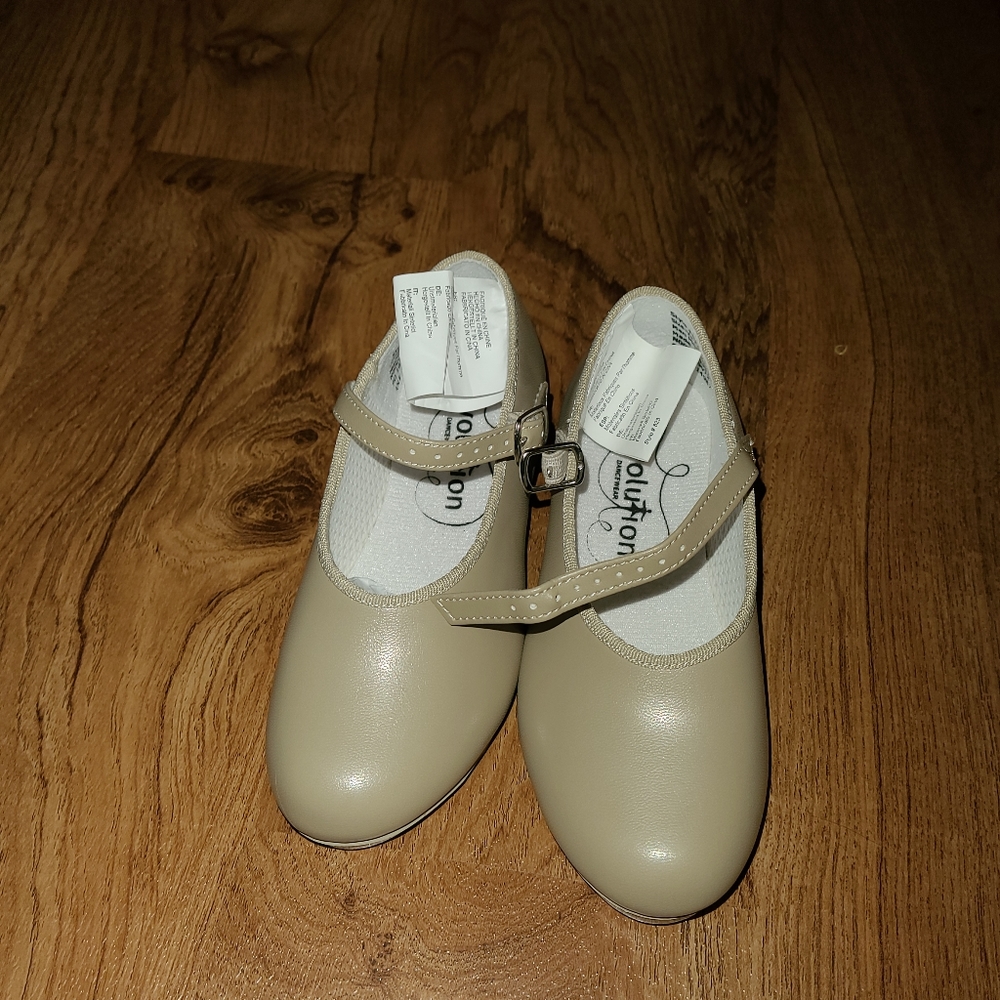 Revolution  dance tap shoes size 1.0
